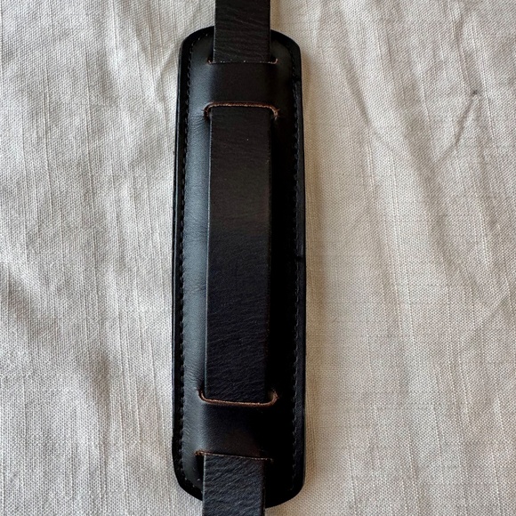 Filson Medium Rugged Twill Field Bag - Picture 2 of 16